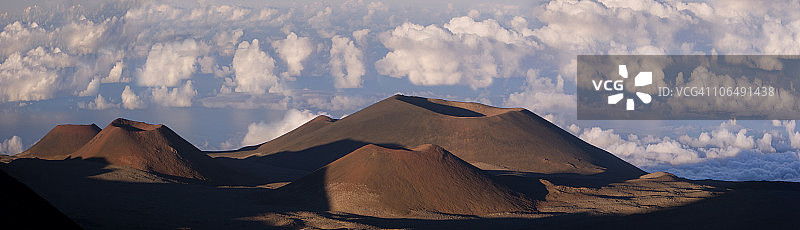 夏威夷莫纳克亚山的碱性火山渣锥图片素材