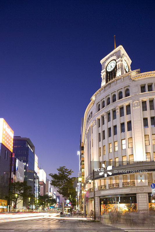 日本本州岛东京中央区银座四丁目十字路口黄昏景色图片素材