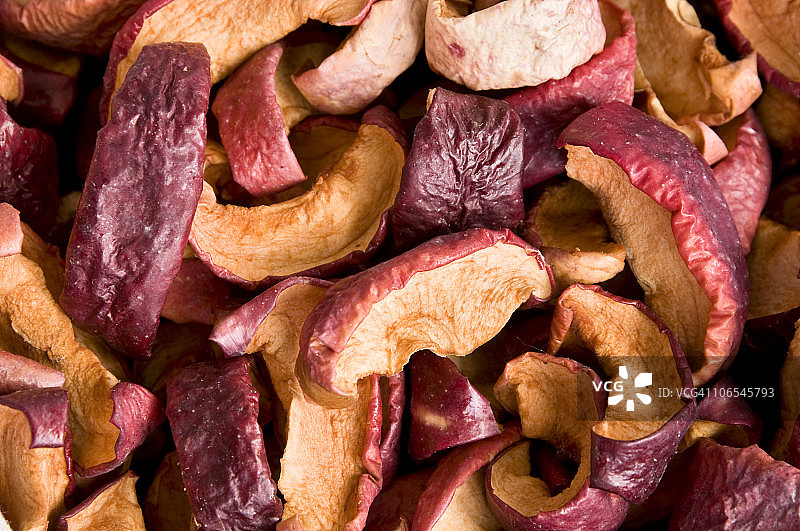 农贸市场上的彩色苹果干图片素材