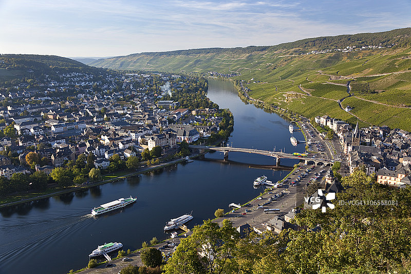 德国贝尔恩卡斯特尔-库斯和摩泽尔河图片素材