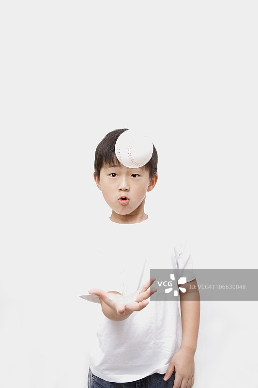 打棒球的男孩图片素材