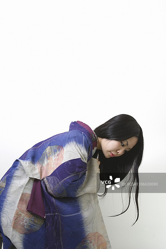 身穿日本传统服饰的女人图片素材