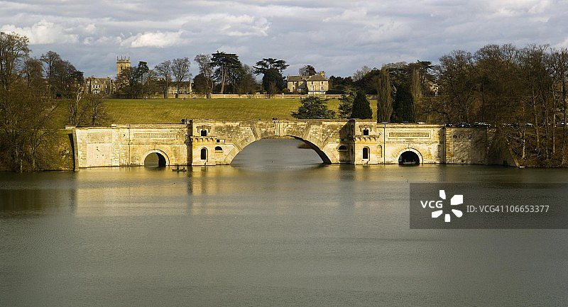 布莱尼姆公园的大桥图片素材