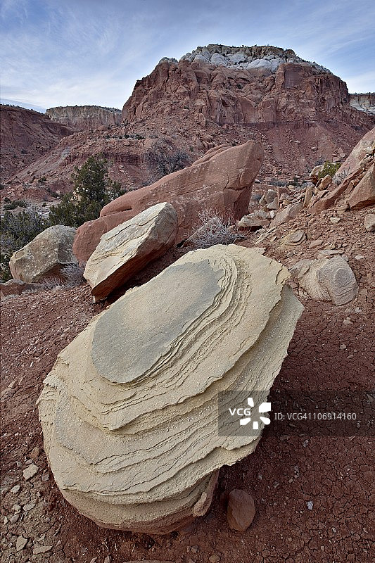 卡森国家森林公园红色岩石中的棕褐色砂岩巨石，美国，北美图片素材