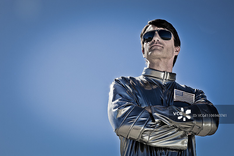 中年男人凝视前方图片素材