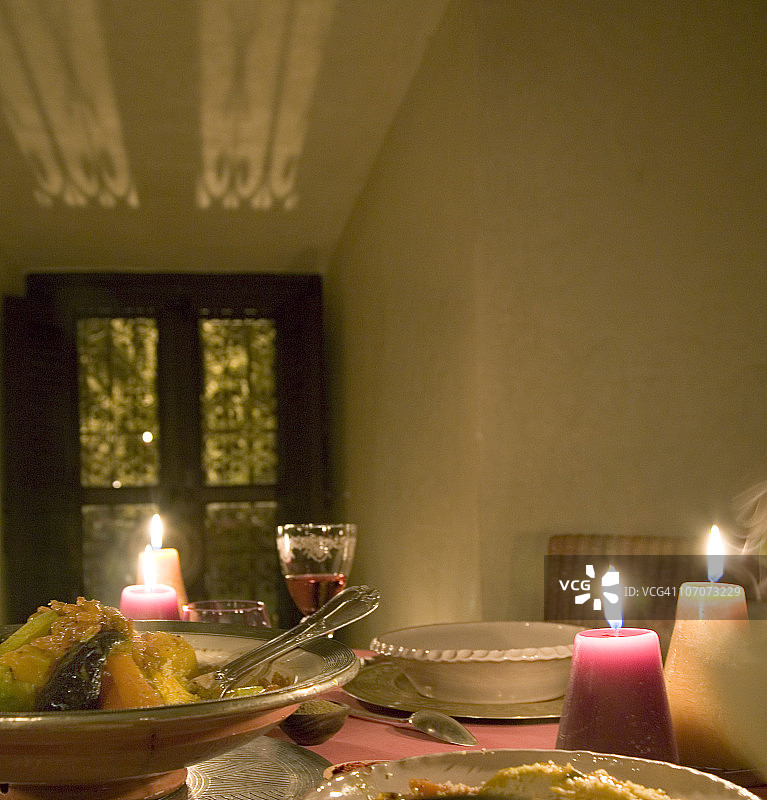 烛光晚餐餐桌图片素材