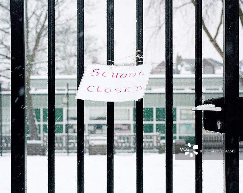 学校关闭告示牌图片素材