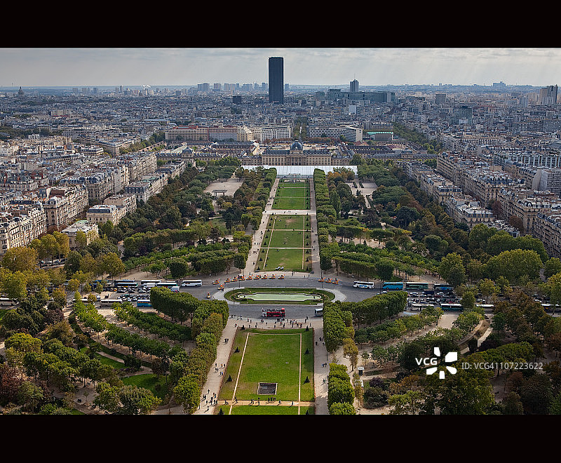 从埃菲尔铁塔二楼看到的景色图片素材