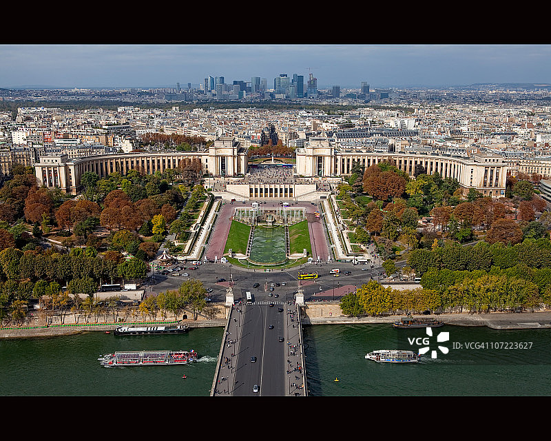 从埃菲尔铁塔二楼看到的景色图片素材