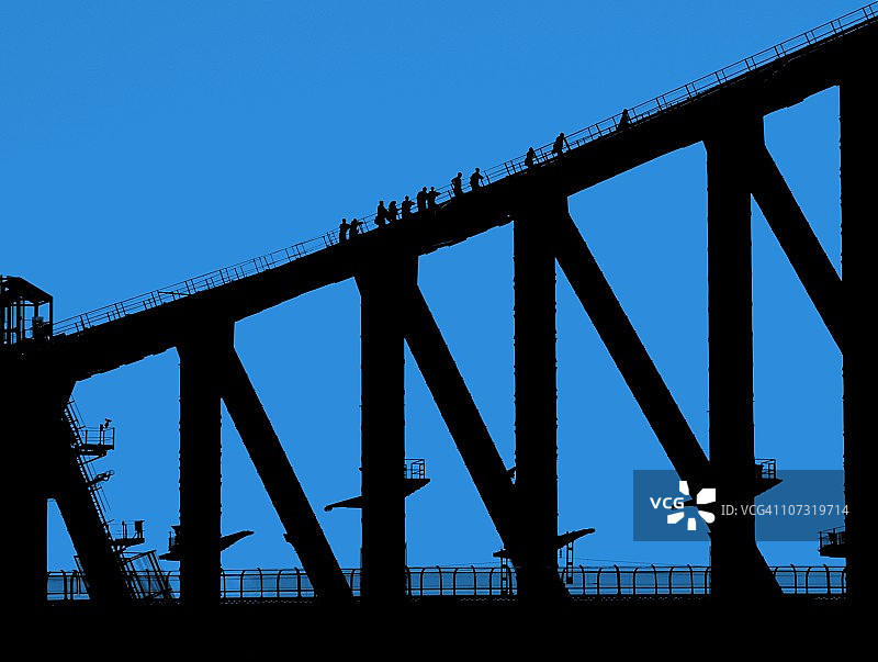攀爬桥梁图片素材