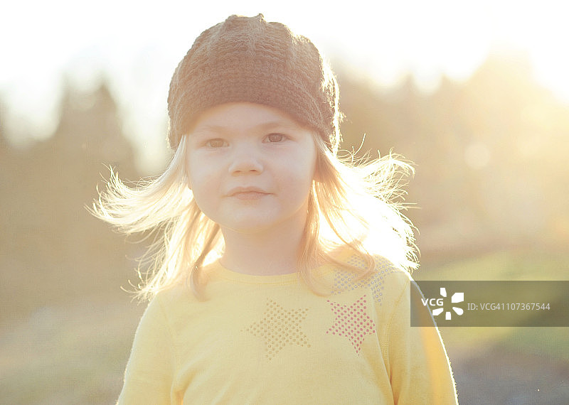 阳光下的幼儿图片素材