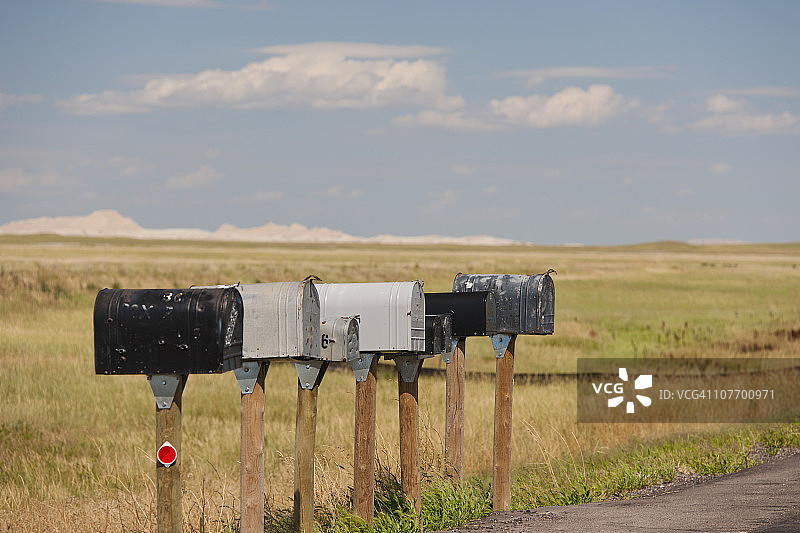 美国南达科他州，布法罗峡谷国家草原路边乡村邮箱图片素材