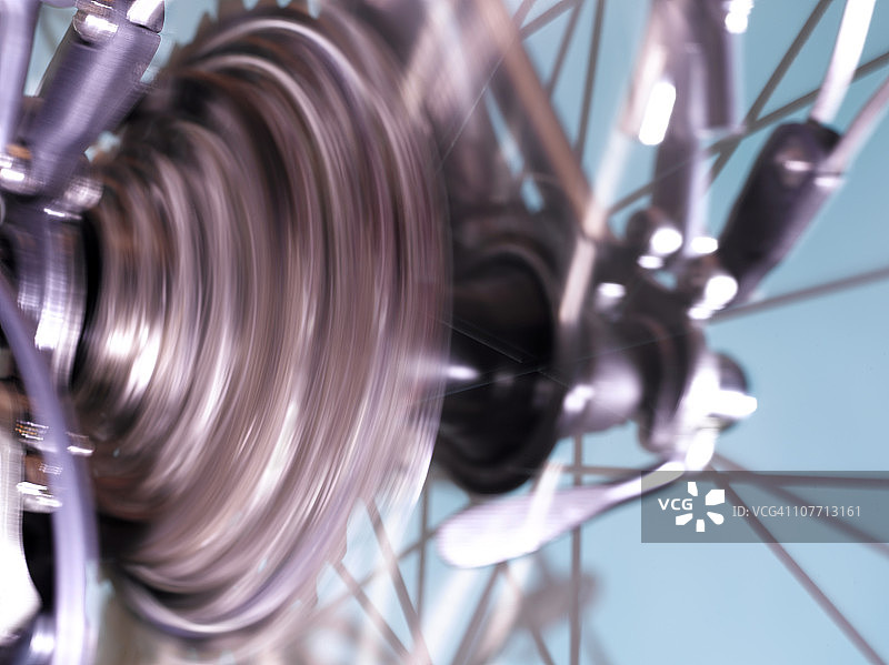 模糊的自行车齿轮。图片素材