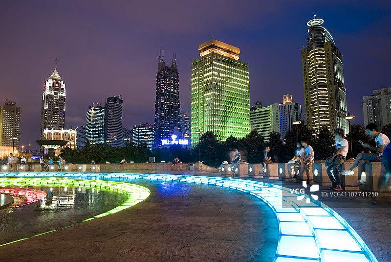 中国上海市中心夜景图片素材