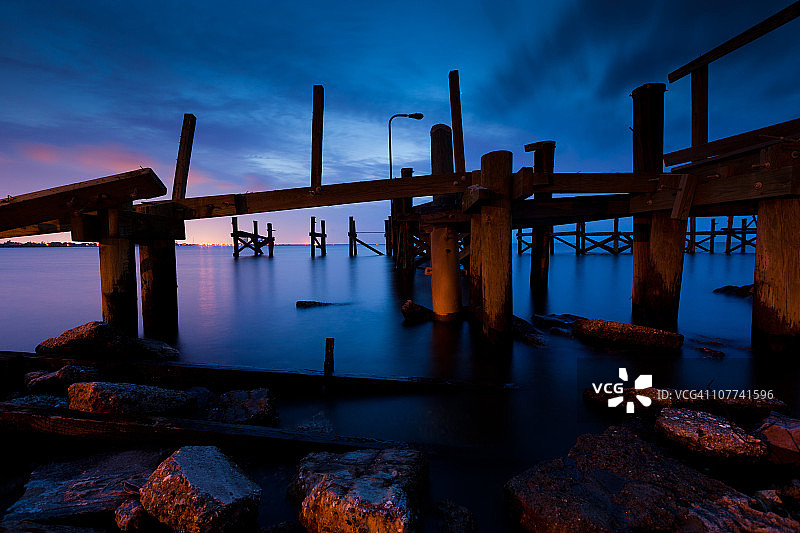 庞恰特雷恩湖的废弃码头图片素材