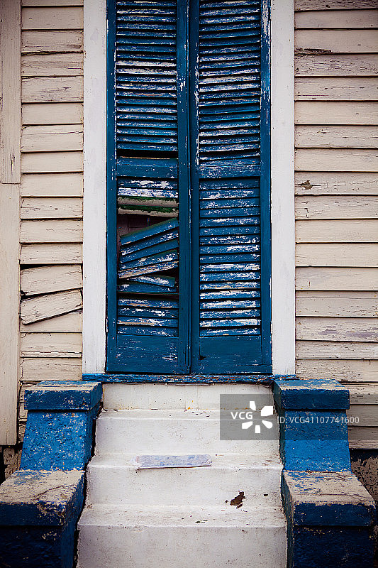 废弃建筑的前门图片素材