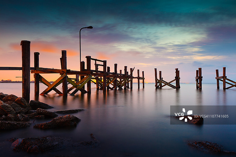 庞恰特雷恩湖的废弃码头图片素材