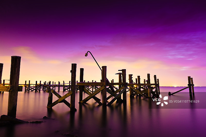 庞恰特雷恩湖的废弃码头图片素材