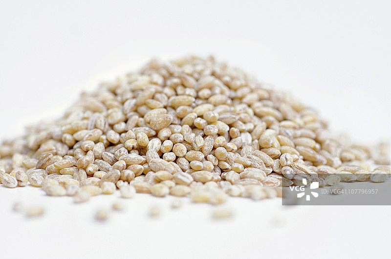 堆叠的棕色珍珠大麦图片素材