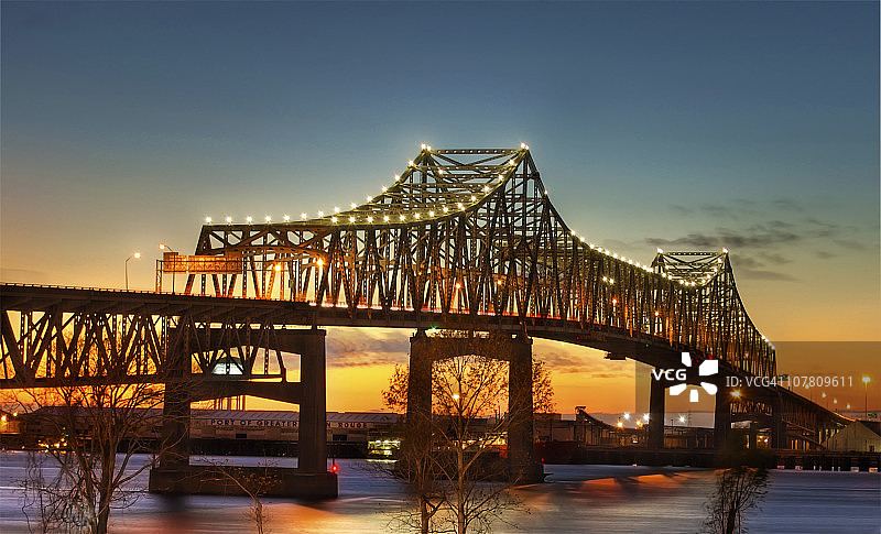 密西西比河大桥 - 路易斯安那州巴吞鲁日图片素材