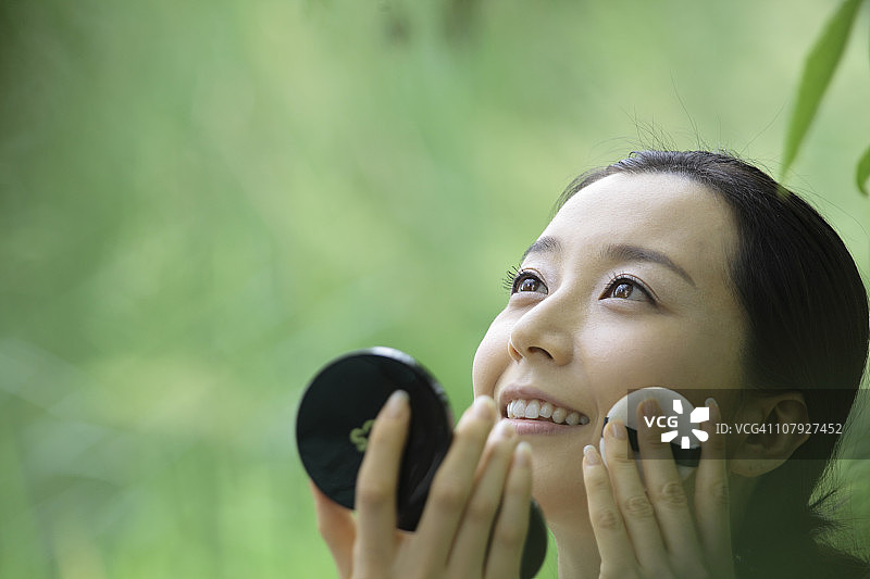 年轻的韩国女人图片素材