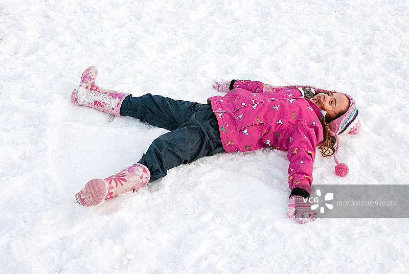 雪天使女孩图片素材