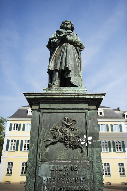 德国波恩邮局前的路德维希·凡·贝多芬雕像图片素材