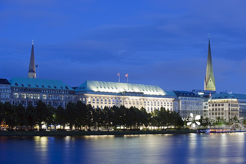 德国汉堡比嫩阿尔斯特湖夜景图片素材