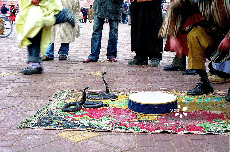 德吉玛广场的耍蛇人图片素材