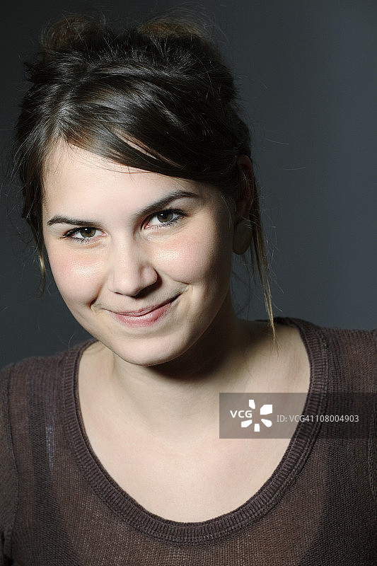 年轻女子的肖像图片素材