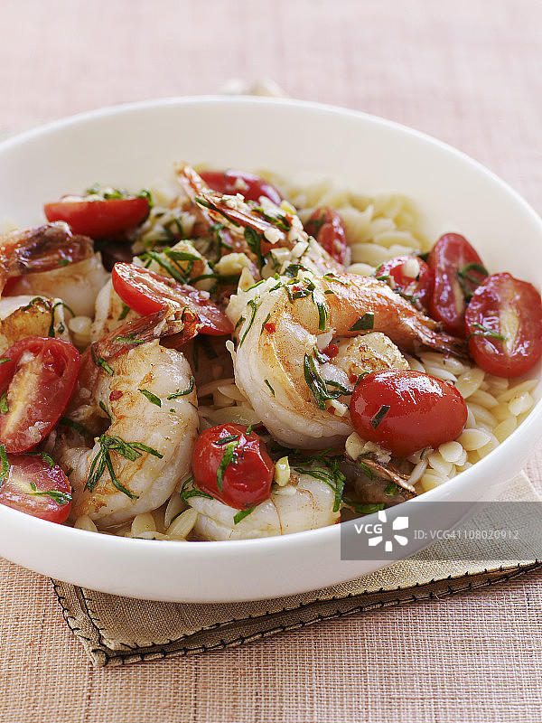 蒜蓉虾仁烩奥佐意面图片素材