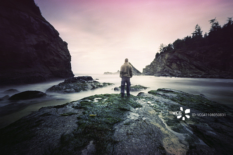 在肖尔埃克里斯聆听鼓声图片素材