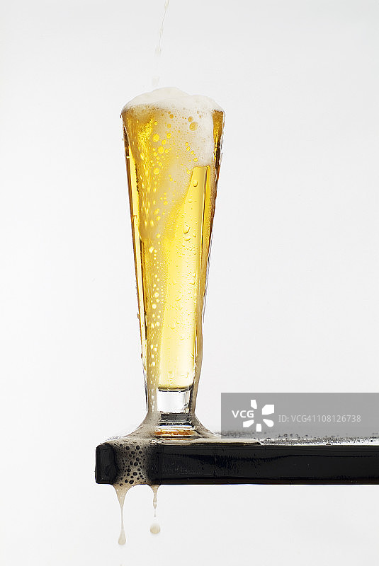啤酒满溢图片素材