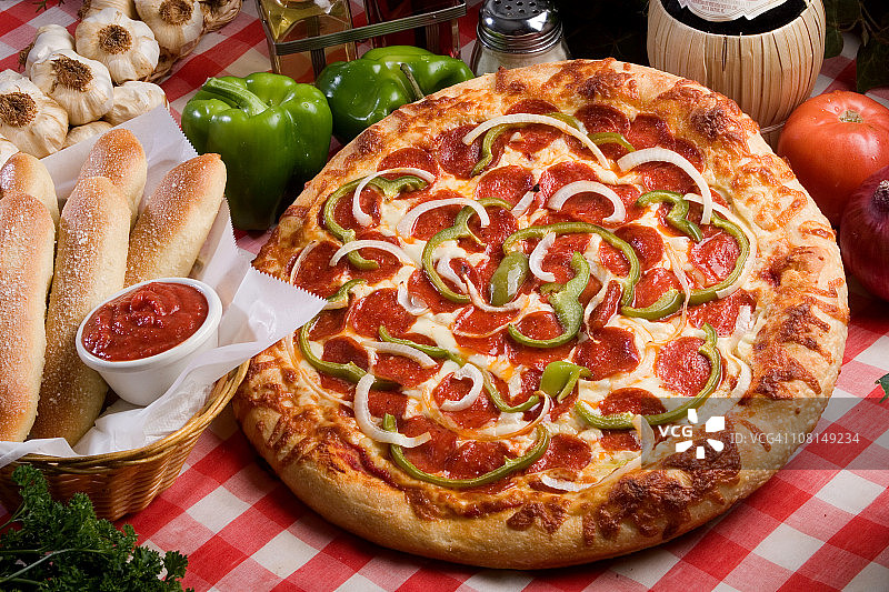 披萨和面包条图片素材