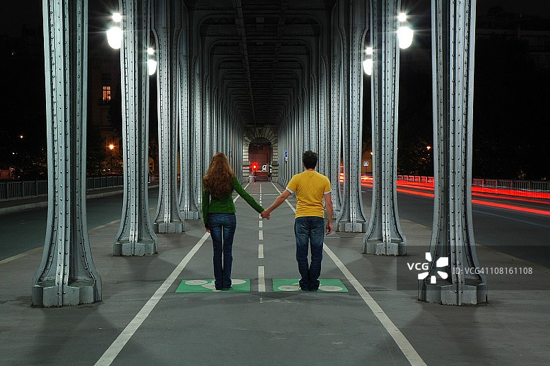 情侣手牵着手图片素材