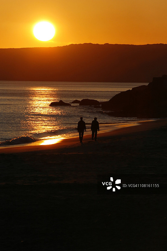 日落海滩漫步图片素材
