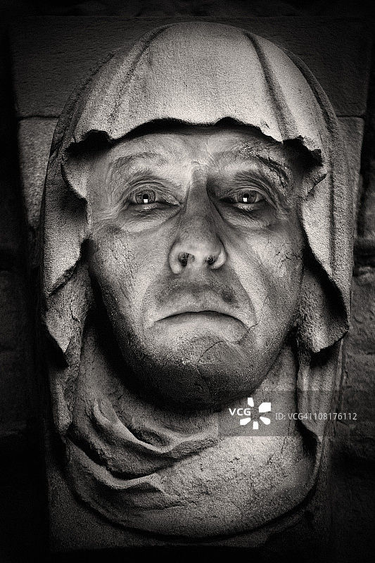 戴头巾的雕像男人黑白肖像图片素材