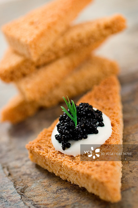 鱼子酱和吐司图片素材