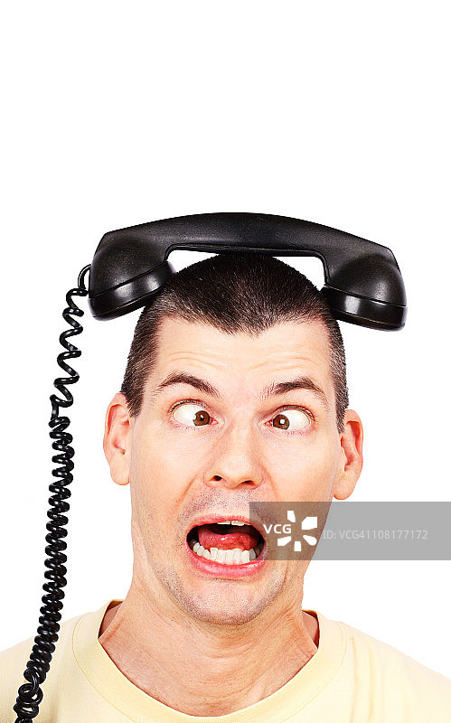 头戴复古电话的男人图片素材