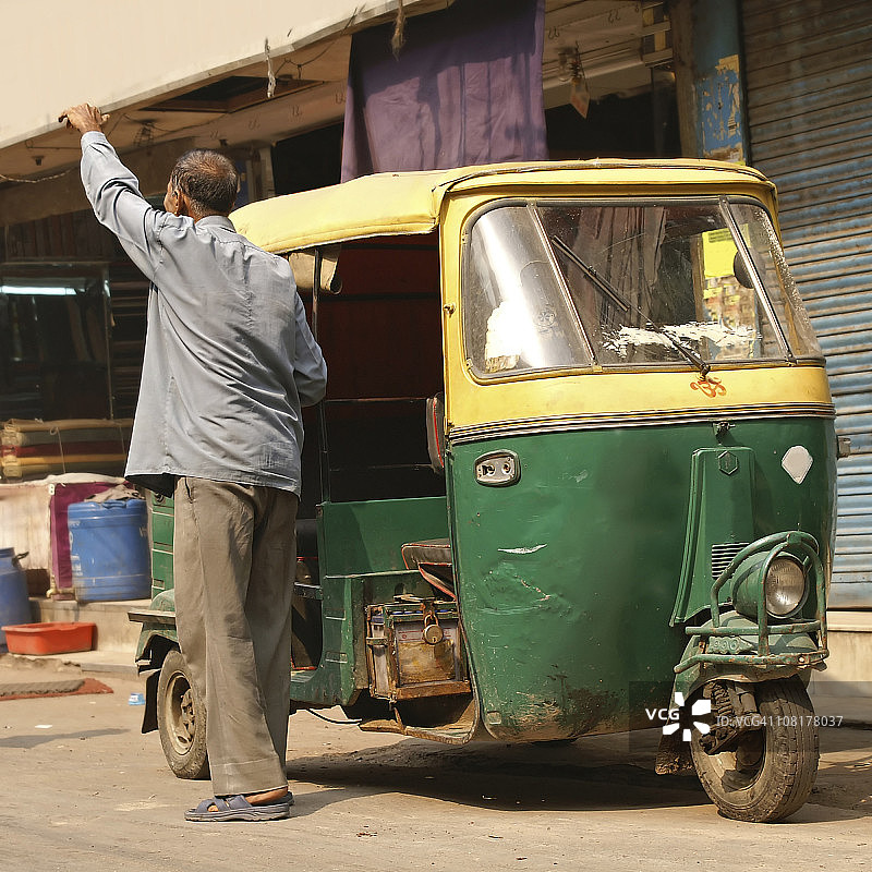 印度德里自动人力车图片素材