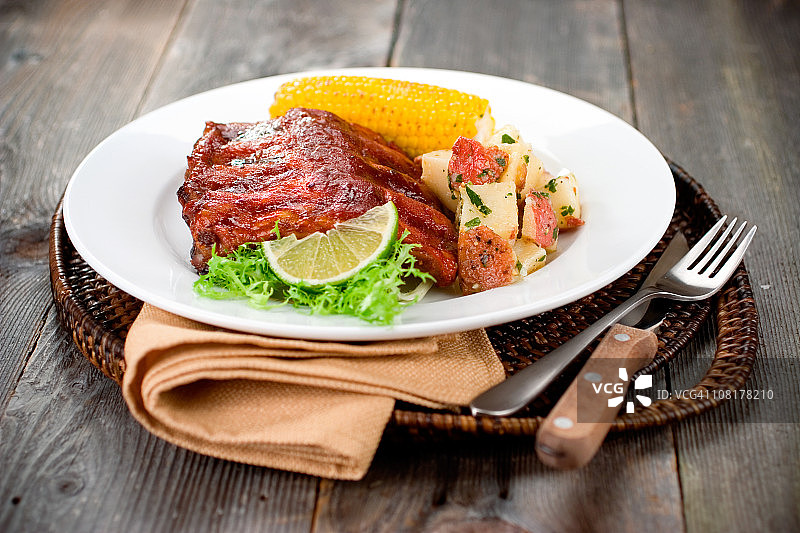 烧烤晚餐图片素材