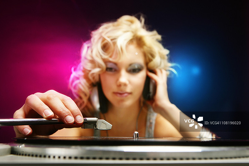 女子DJ播放音乐图片素材