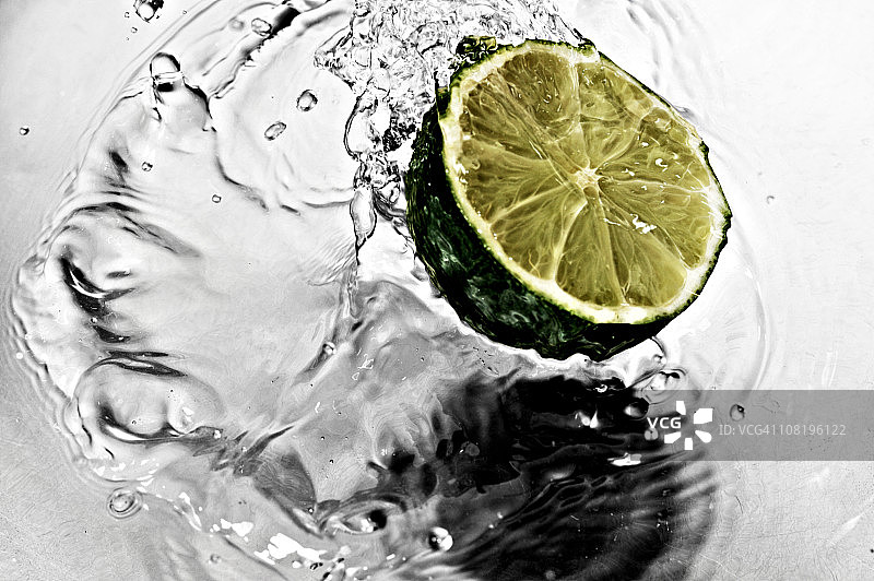 潜水柠檬图片素材