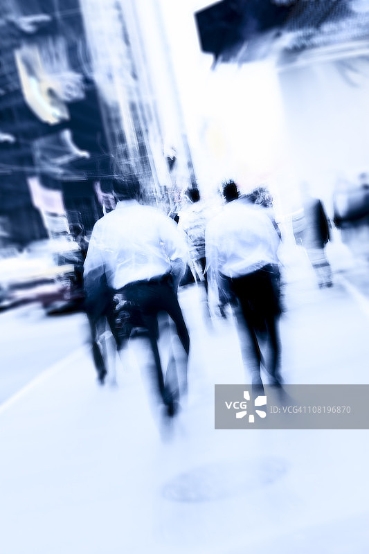 商务人士街头行走抽象摄影图片素材