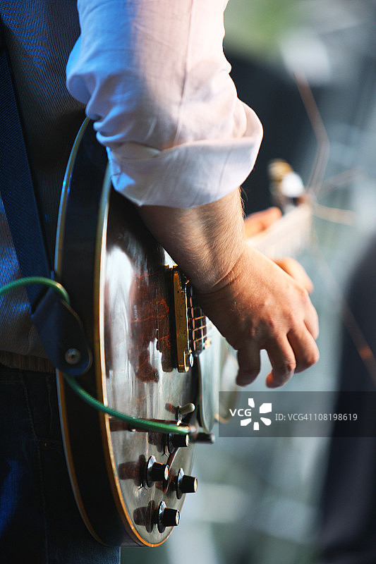 弹吉他图片素材