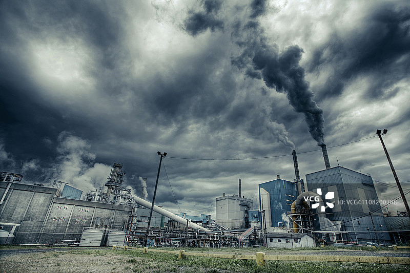 阴天工厂烟雾污染空气图片素材