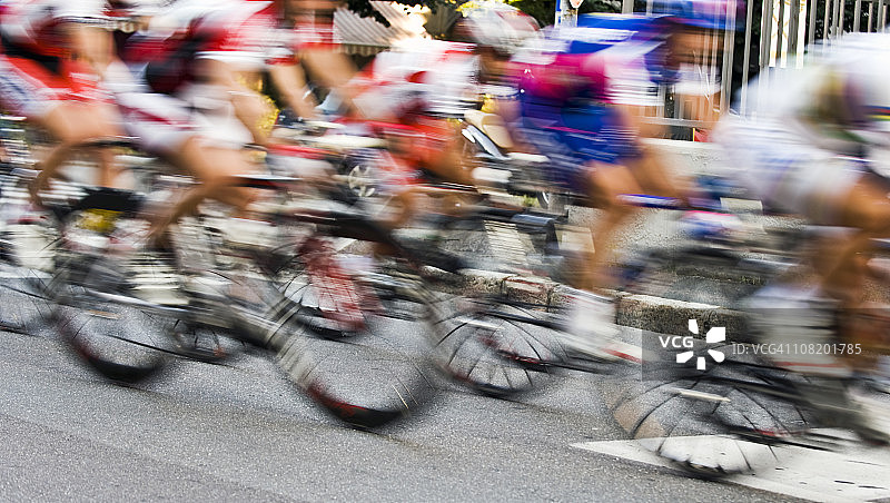 自行车比赛骑手动态模糊彩色照片图片素材