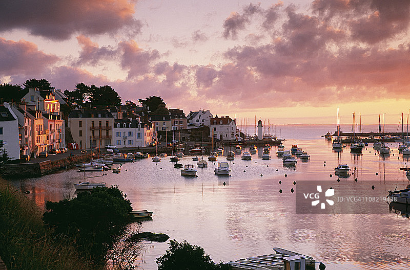 梅尔岛小型港口日落景色图片素材