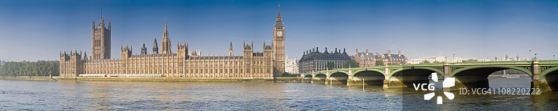 泰晤士河上的桥梁和威斯敏斯特宫图片素材