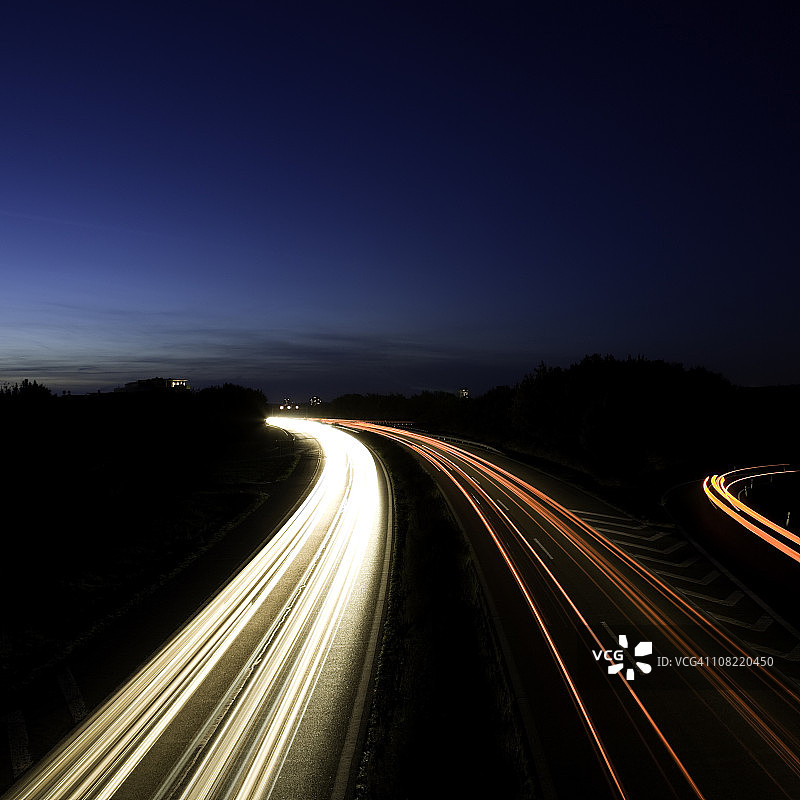 夜间公路图片素材